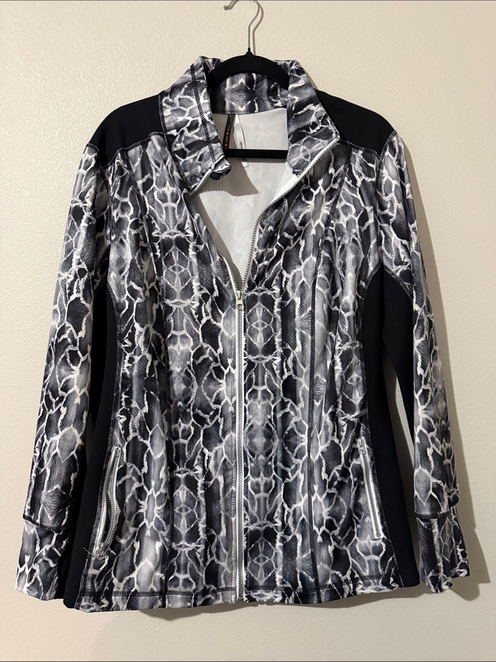 Womens Black & Gray Printed Zip-Front Jacket
